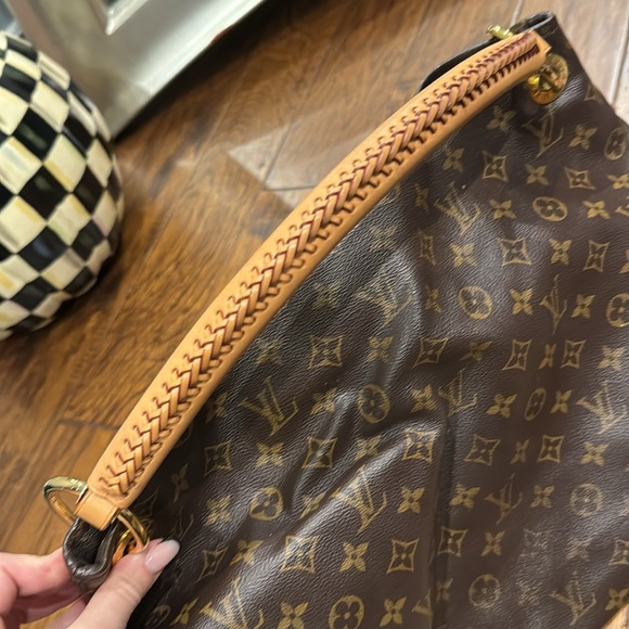 Louis Vuitton Bag - Picture 10 of 14